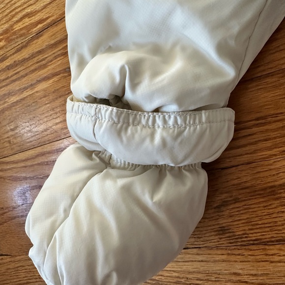 Ugg Australia baby snowsuit with attached booties and mittens - Picture 6 of 6